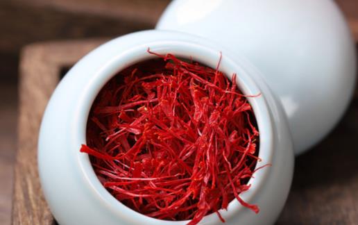 藏红花用开水泡还是温水泡 藏红花每天泡几根可以天天喝吗-八优楼